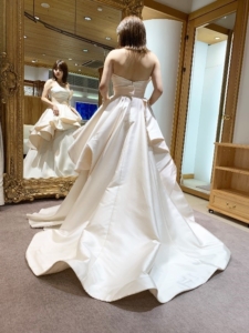 高級感漂う『ミカドシルク』を使ったウエディングドレス特集 | STYLE UN