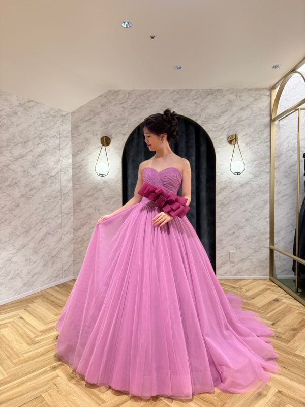 自分らしさを彩るピンクカラードレス特集 | STYLE UN