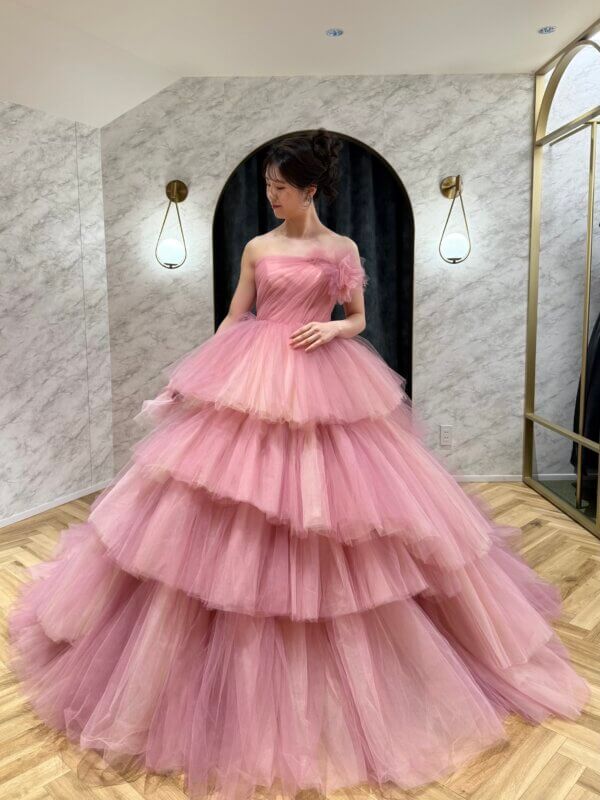 自分らしさを彩るピンクカラードレス特集 | STYLE UN